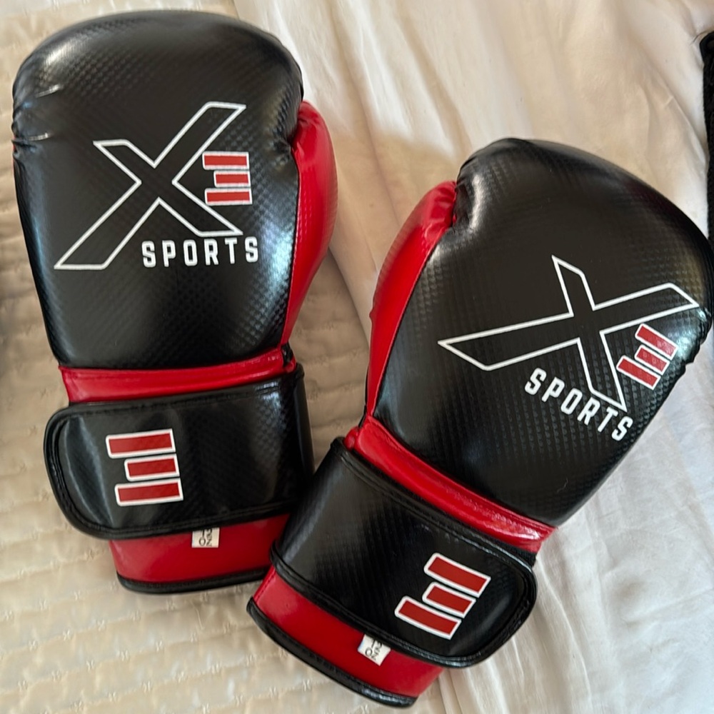 X3 sports boxing gloves in size 12 OZ